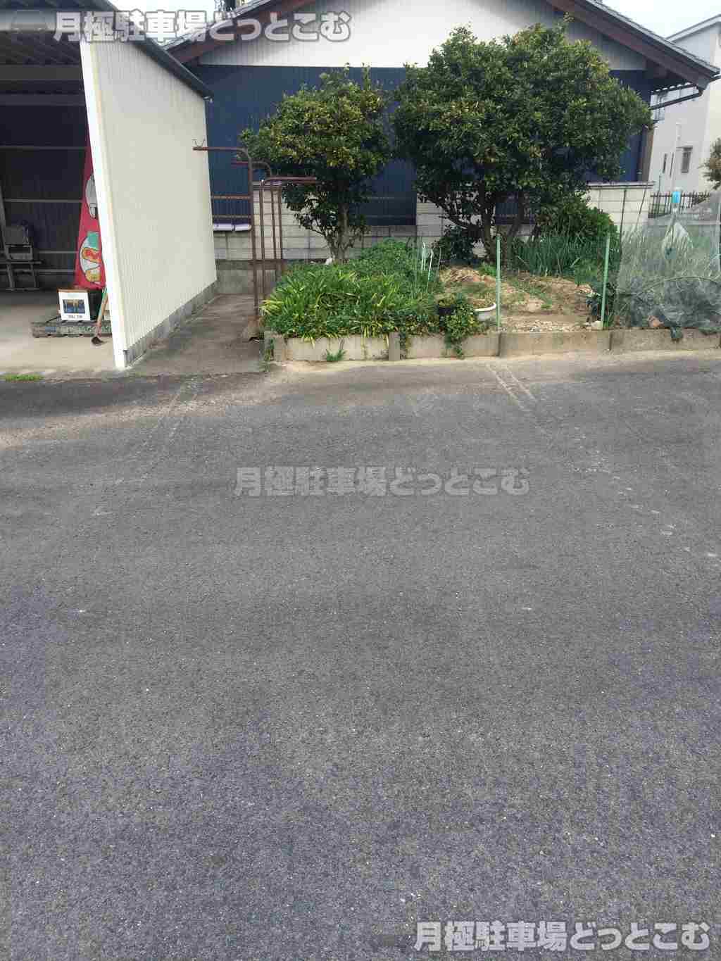 愛西市渕高町足立川11の月極駐車場2