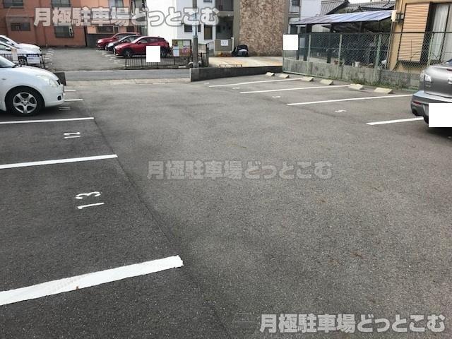 名古屋市昭和区川名本町4丁目11-7の月極駐車場2
