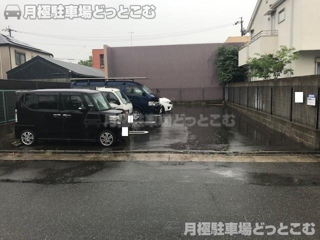 名古屋市中川区山王4丁目213-2の月極駐車場1