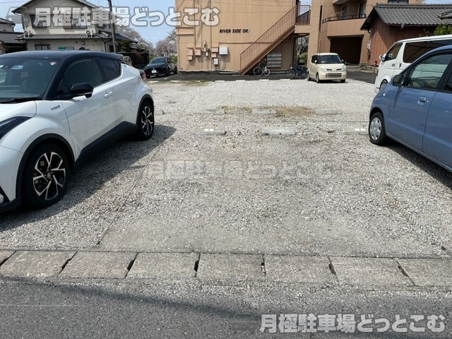 北名古屋市薬師寺村前2の月極駐車場2