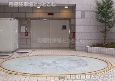 新宿区新宿2-14-4の月極駐車場1