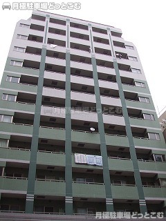 新宿区新宿2-14-4の月極駐車場2