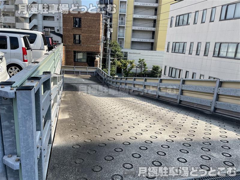 名古屋市中区千代田3丁目1402-1の月極駐車場4