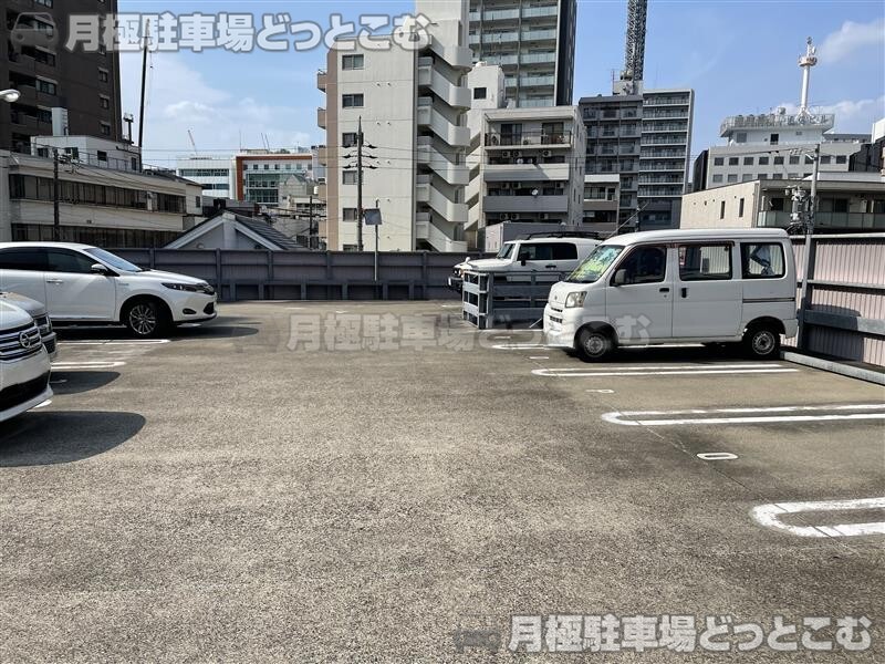 名古屋市中区千代田3丁目1402-1の月極駐車場7