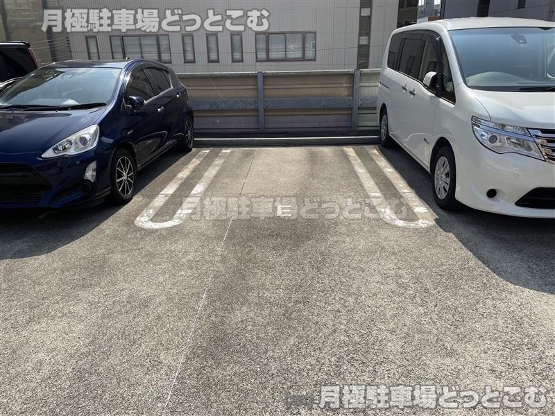 名古屋市中区千代田3丁目1402-1の月極駐車場9