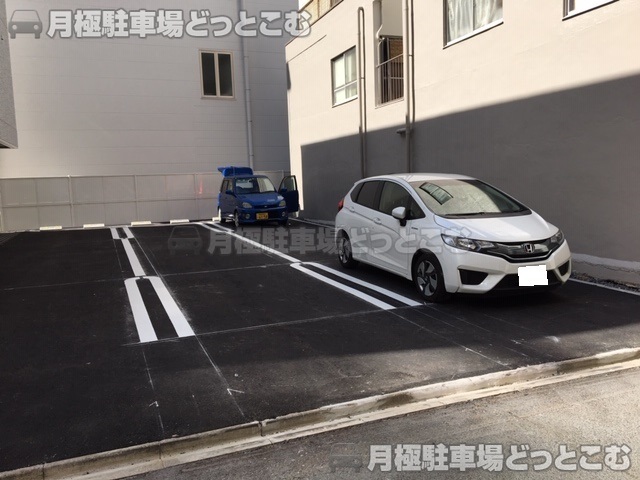名古屋市東区泉1丁目104-2,105-1,105-2の月極駐車場2