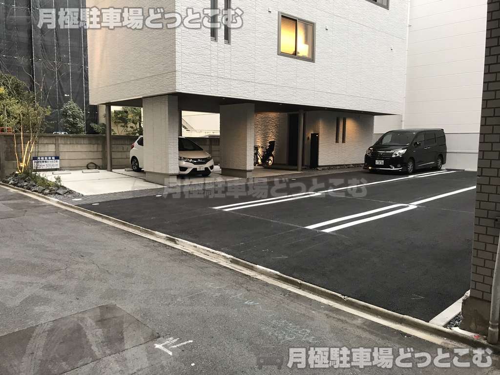 名古屋市東区泉1丁目104-2,105-1,105-2の月極駐車場3