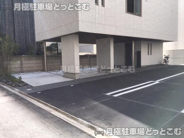名古屋市東区泉1丁目104-2,105-1,105-2の月極駐車場2
