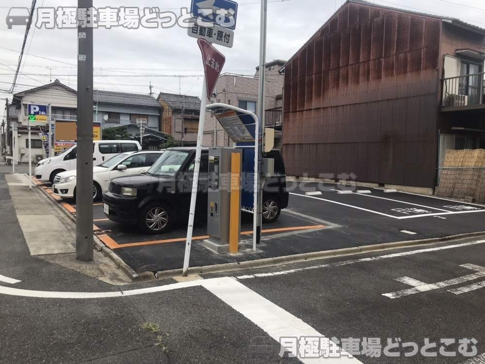 名古屋市中村区京田町3丁目64番地の月極駐車場3