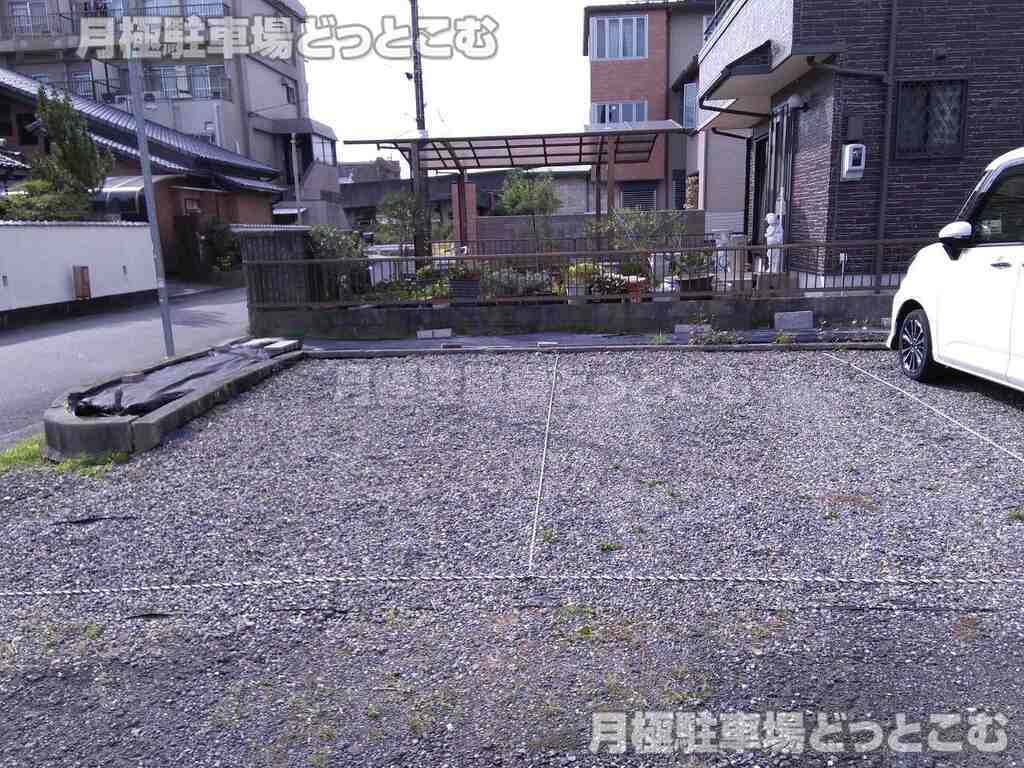 小牧市小牧原新田字南原1761-5,1761-6の月極駐車場2