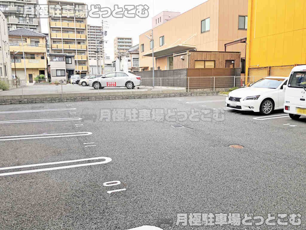 名古屋市中区松原3丁目10番21号の月極駐車場3