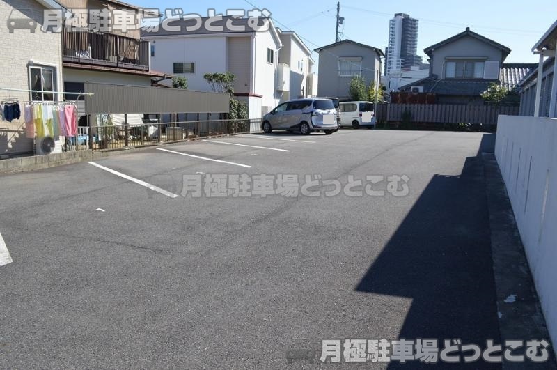 刈谷市八幡町6丁目11番地の月極駐車場3