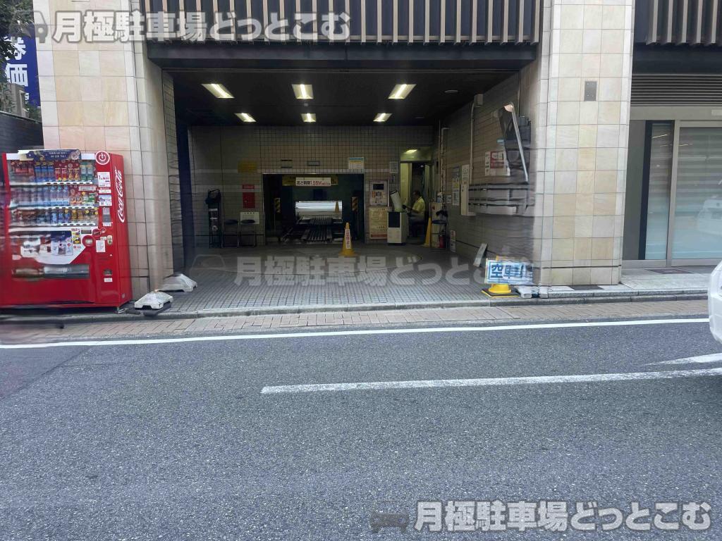 名古屋市中村区椿町15-2の月極駐車場2