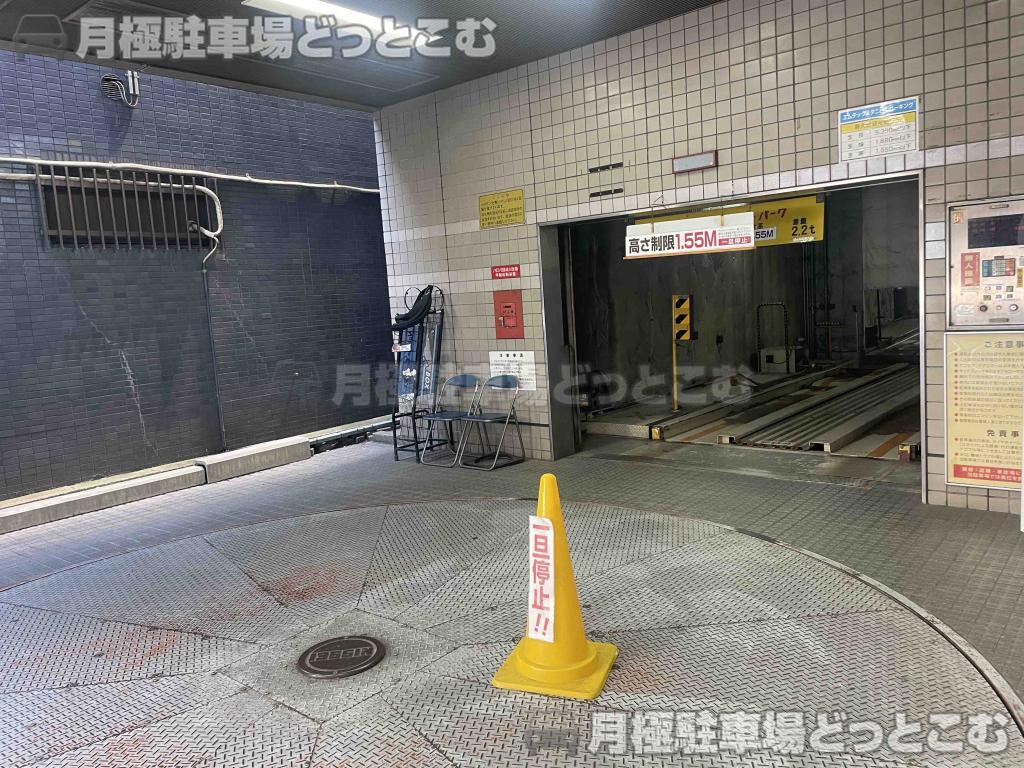 名古屋市中村区椿町15-2の月極駐車場3