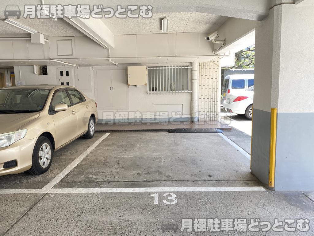 新宿区大久保1-3-3の月極駐車場2