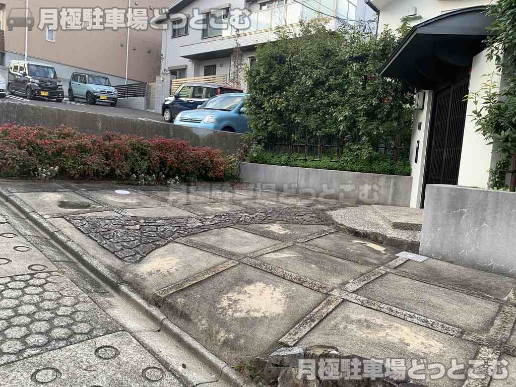 名古屋市千種区向陽町3丁目18-2の月極駐車場2