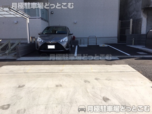 名古屋市昭和区川原通1丁目14-2の月極駐車場2