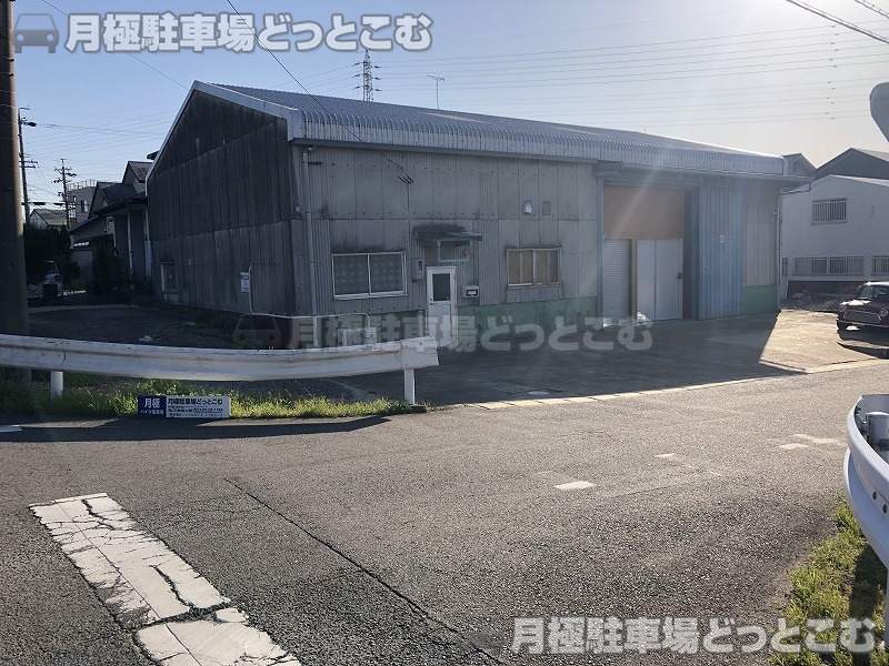 岡崎市日名南町1-21の月極駐車場3