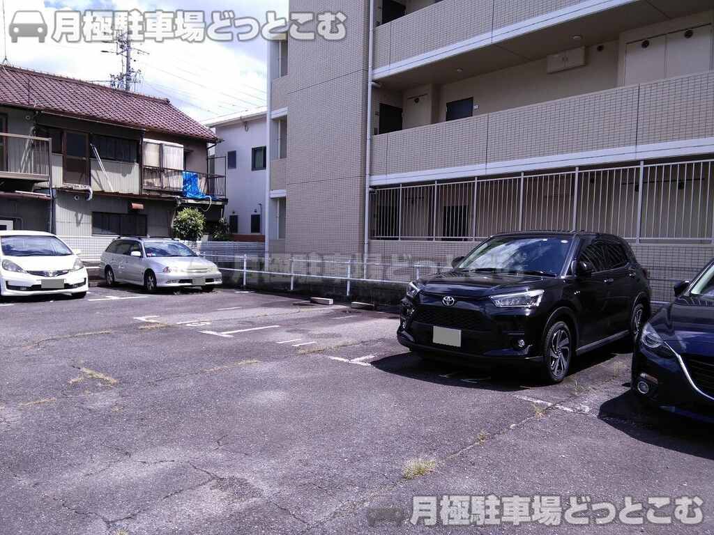 名古屋市西区城北町1丁目111-1の月極駐車場3