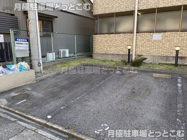 名古屋市中村区岩塚町1丁目68の月極駐車場1