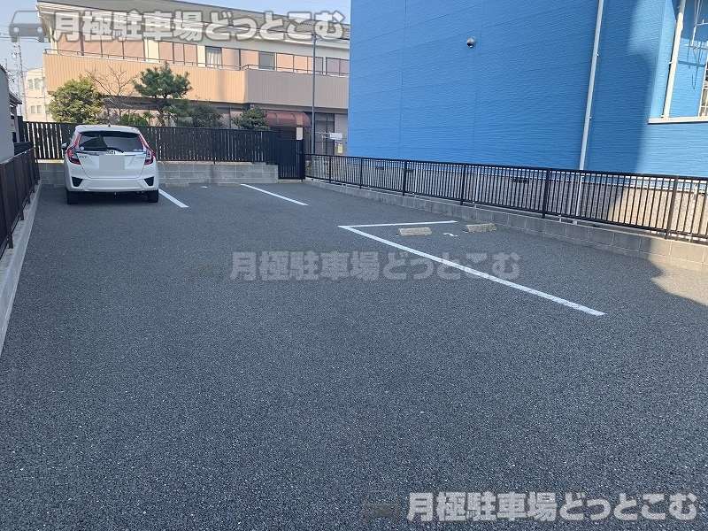 名古屋市中村区稲葉地本通2丁目17の月極駐車場3
