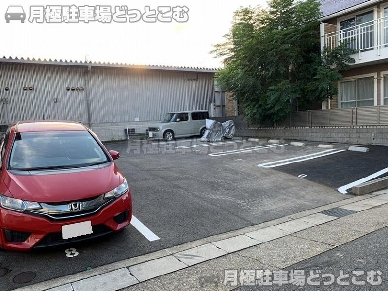 名古屋市名東区猪子石原1丁目404-1の月極駐車場2