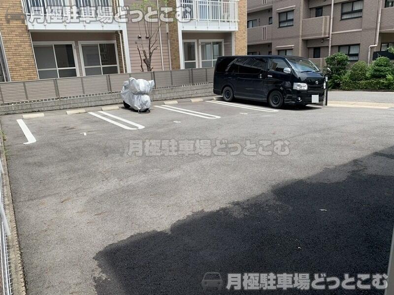 名古屋市名東区猪子石原1丁目404-1の月極駐車場3