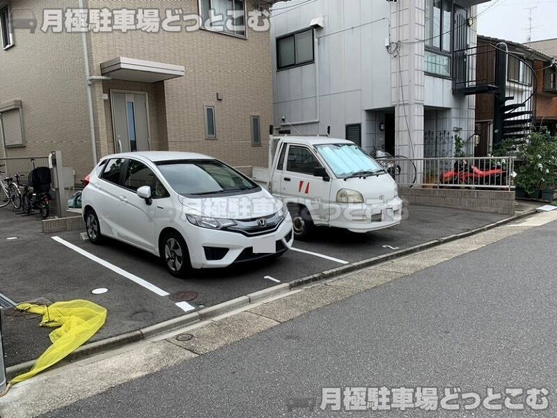 名古屋市千種区振甫町1丁目2の月極駐車場3
