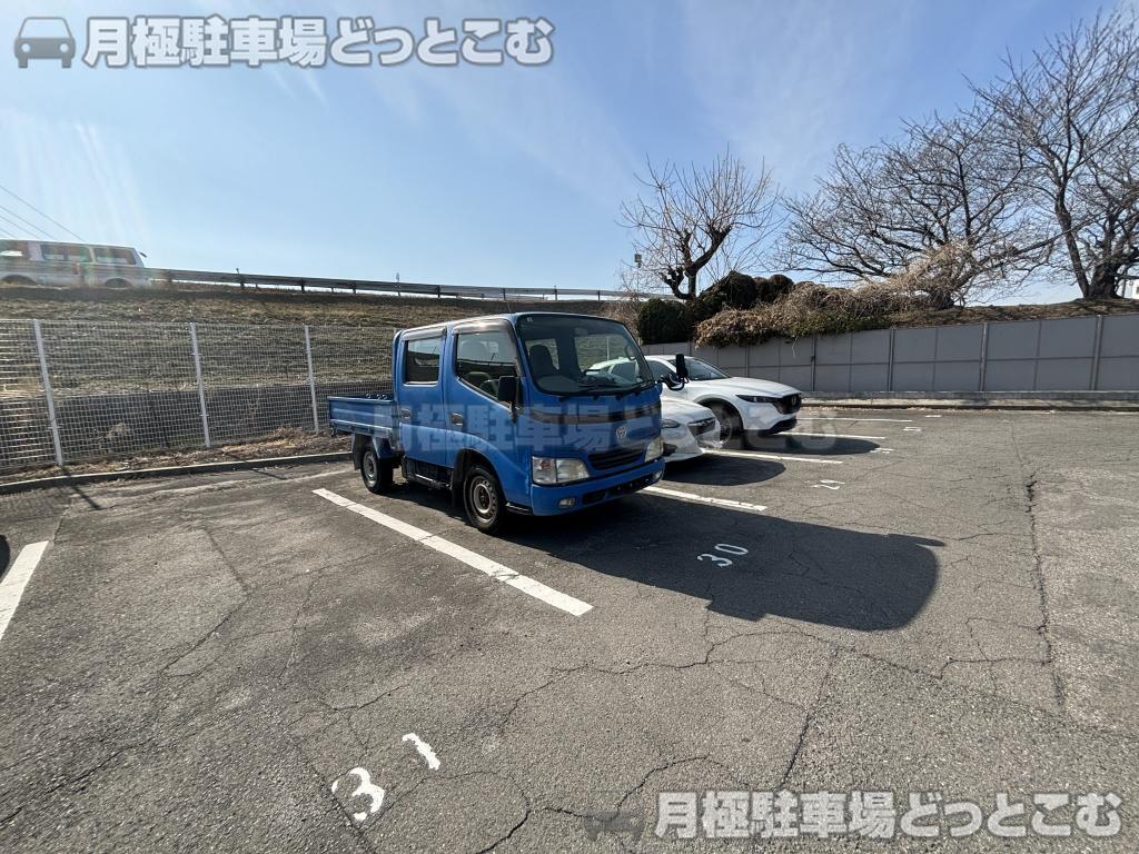 名古屋市中川区富田町大字前田字海用1番1の月極駐車場8