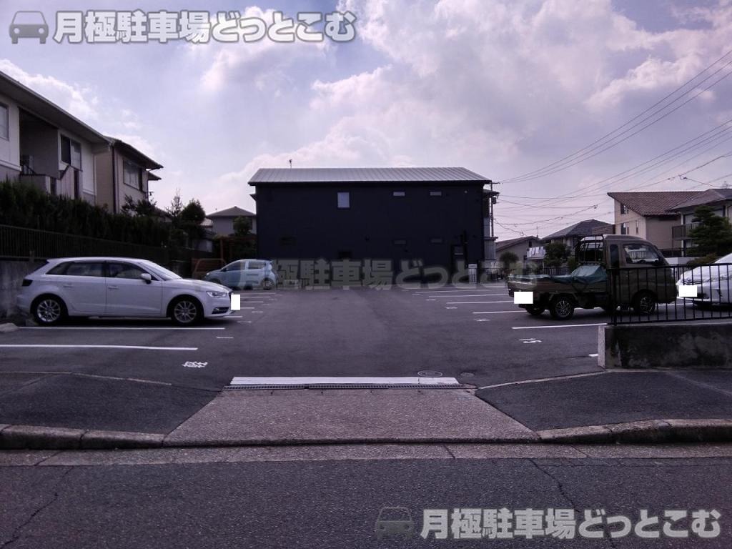 名古屋市名東区勢子坊2丁目1112の月極駐車場1