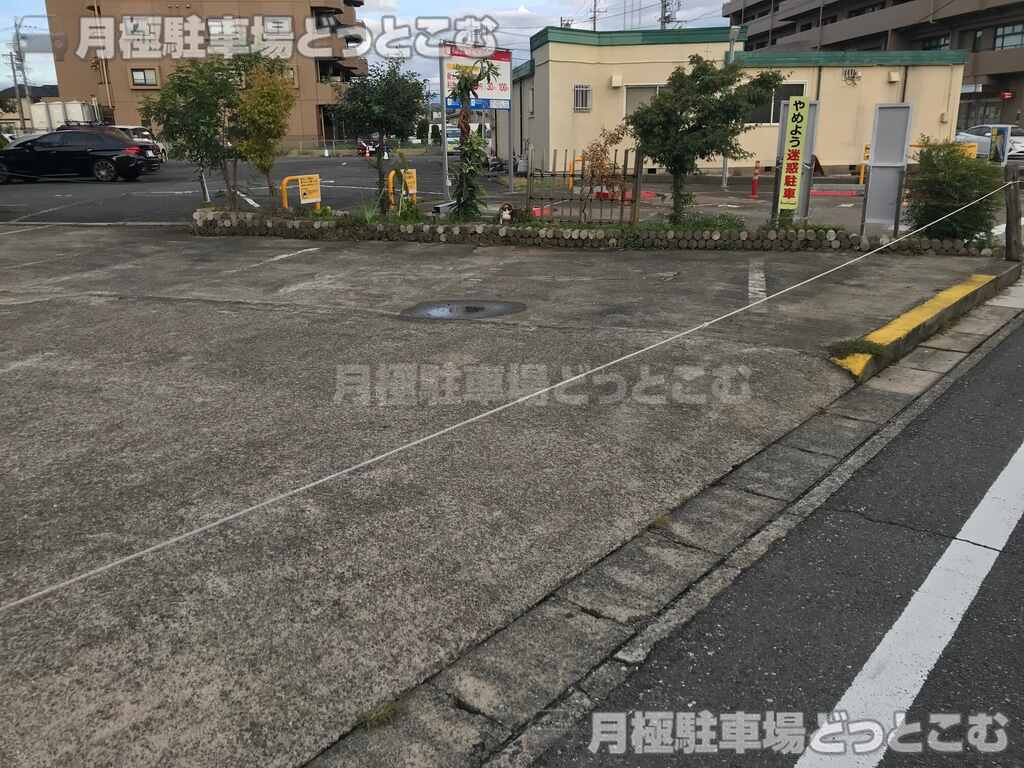 稲沢市日下部西町2-64の月極駐車場2