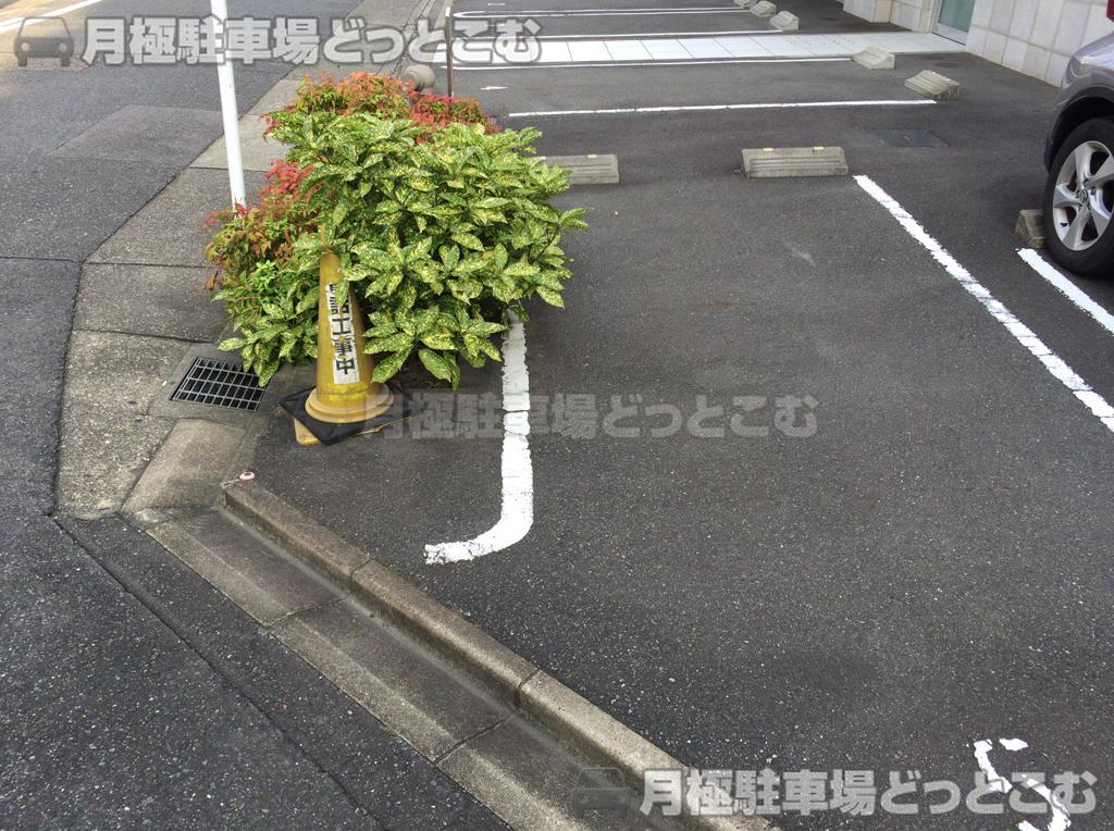 名古屋市中区上前津1丁目13-2の月極駐車場2