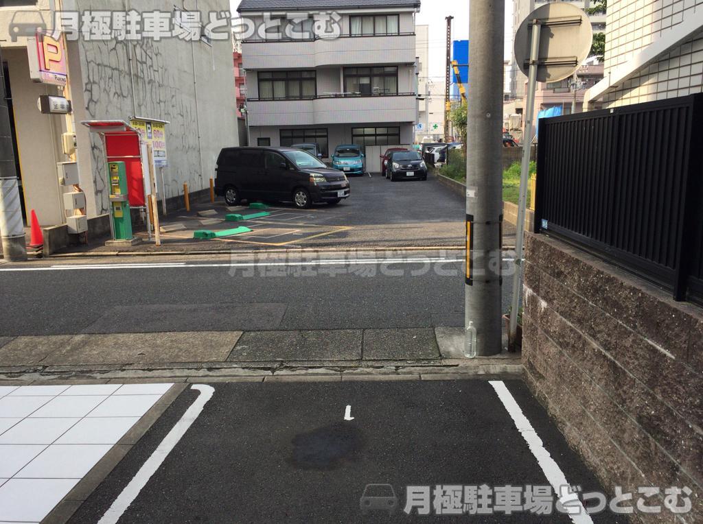 名古屋市中区上前津1丁目13-2の月極駐車場3
