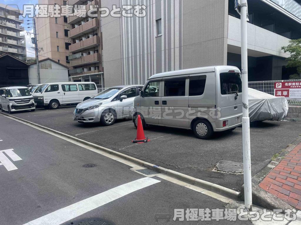 名古屋市中村区名駅南1丁目1011、1012の月極駐車場2