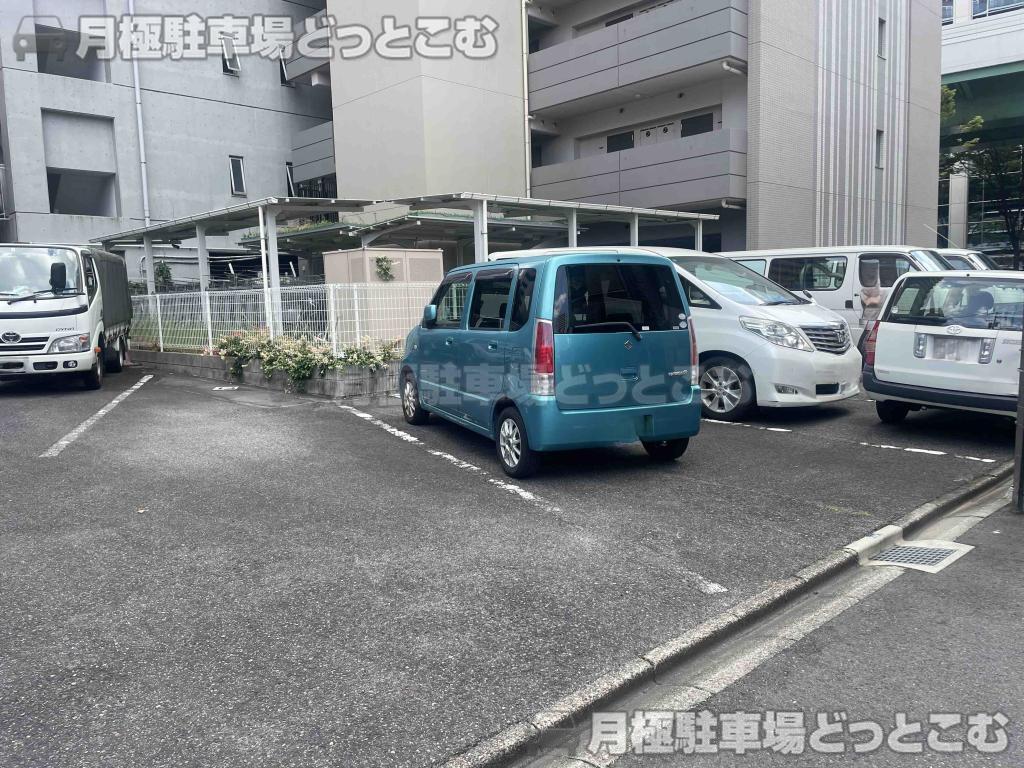 名古屋市中村区名駅南1丁目1011、1012の月極駐車場5