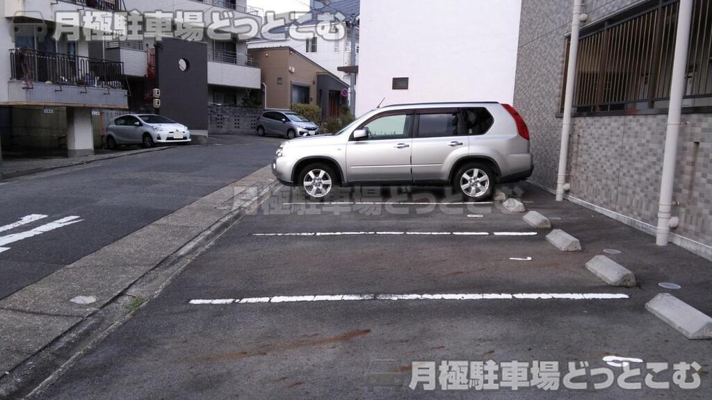 名古屋市千種区吹上2丁目3－15の月極駐車場2