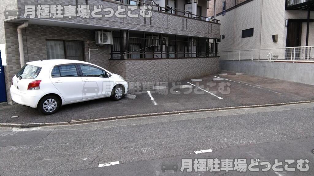 名古屋市千種区吹上2丁目3-15の月極駐車場3