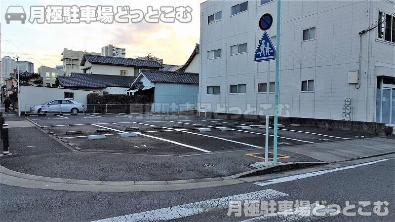 名古屋市西区花の木2丁目1112番1の月極駐車場2
