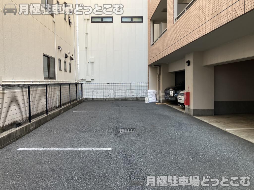 名古屋市中区千代田3丁目の月極駐車場8