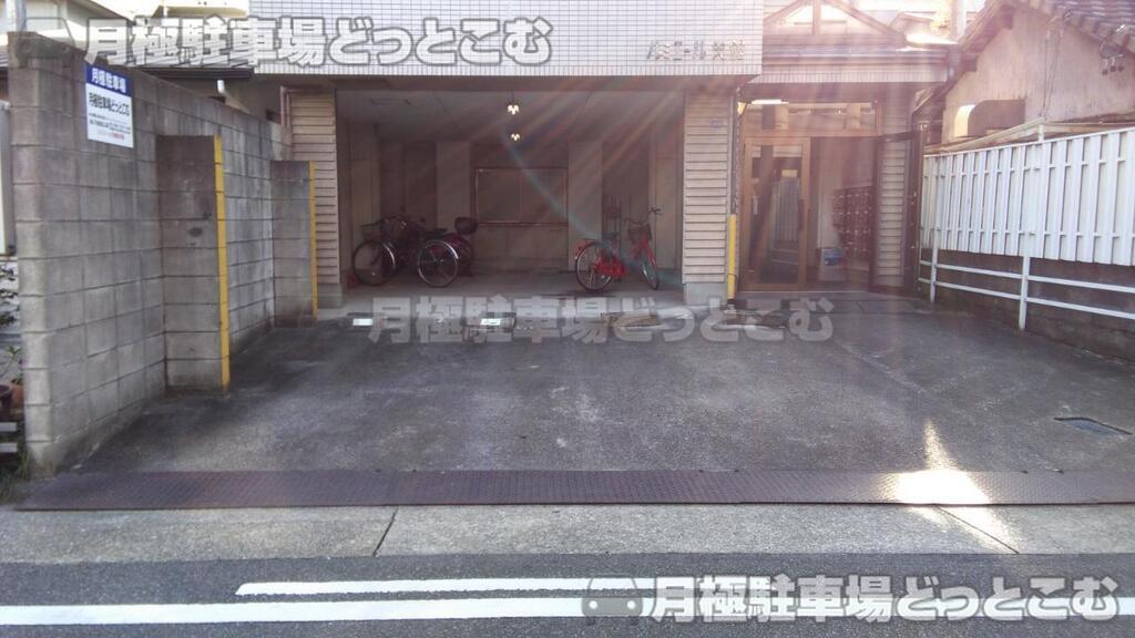 名古屋市千種区内山2－15－8の月極駐車場1
