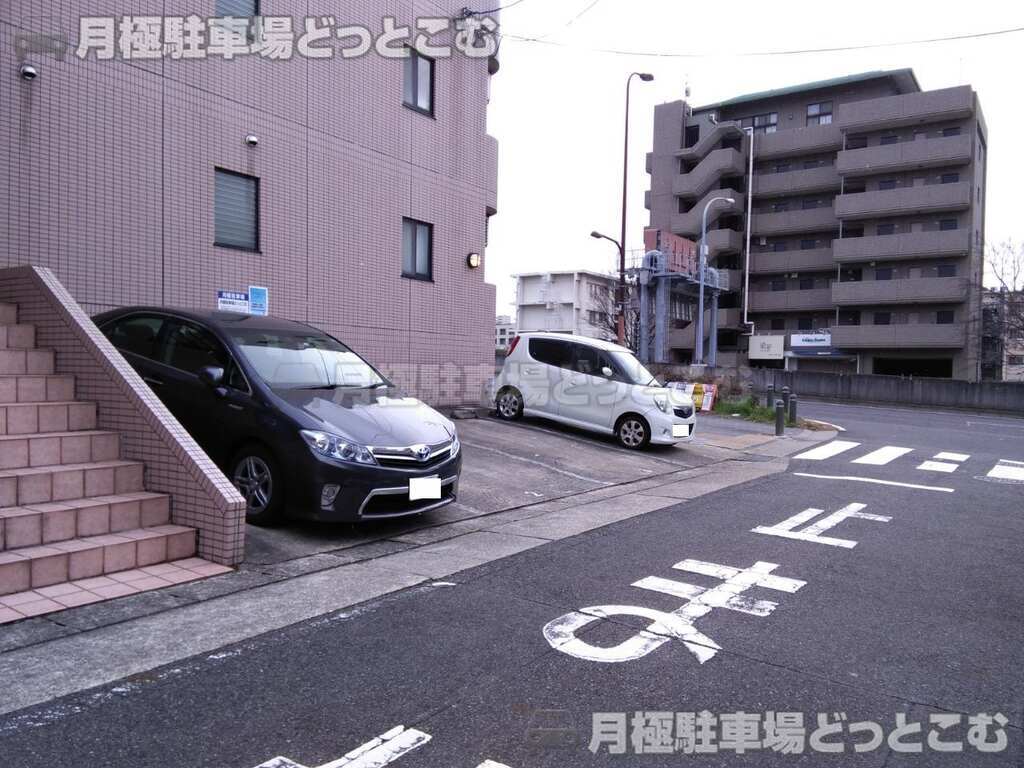 名古屋市千種区鏡池通4-6の月極駐車場3