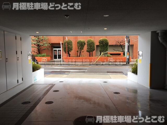 名古屋市東区葵1丁目2-6の月極駐車場3