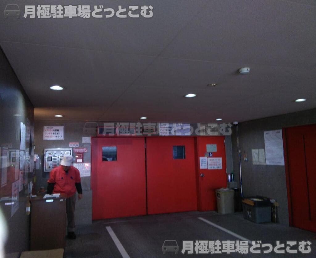 名古屋市中区錦3丁目4-22の月極駐車場1