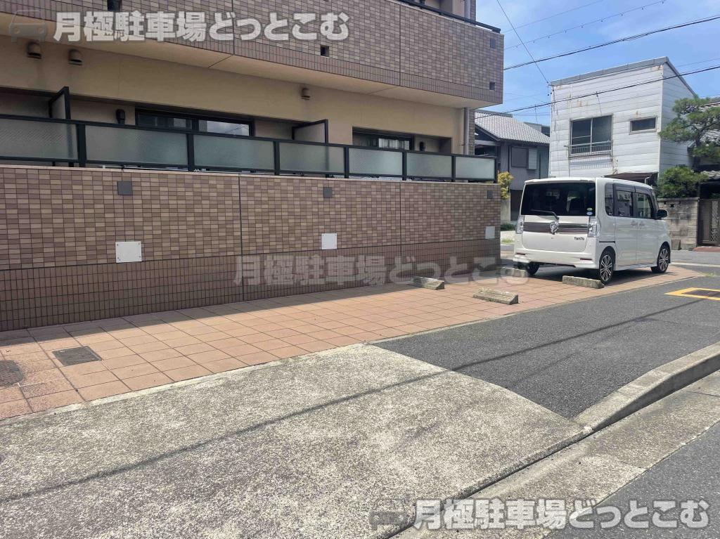 名古屋市中村区元中村町1-64の月極駐車場4