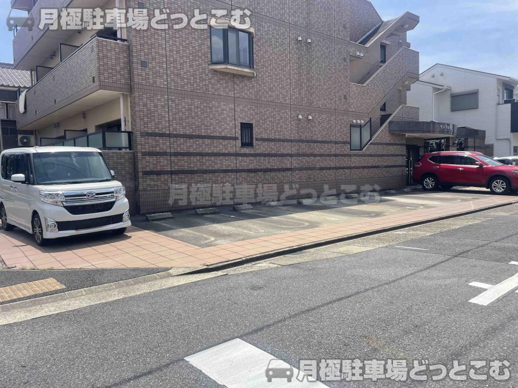 名古屋市中村区元中村町1-64の月極駐車場5