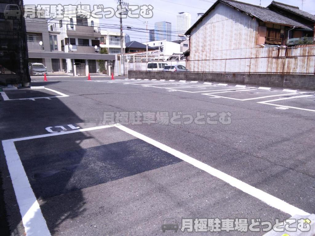 名古屋市中村区大正町3丁目40の月極駐車場1