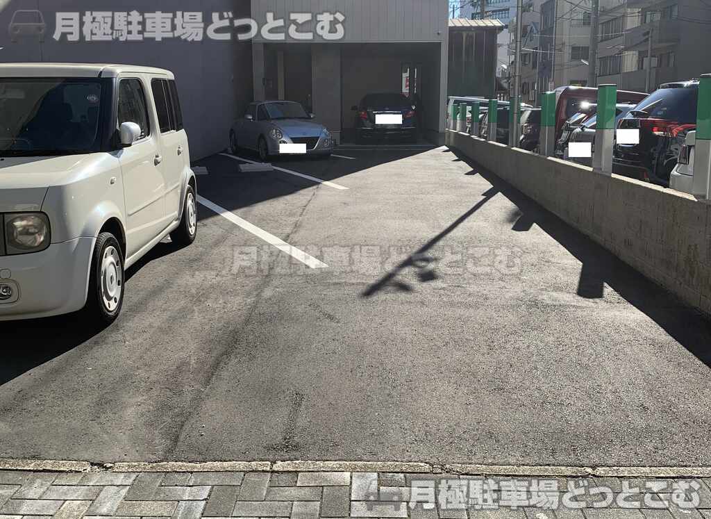 名古屋市中区新栄2丁目1302の月極駐車場1