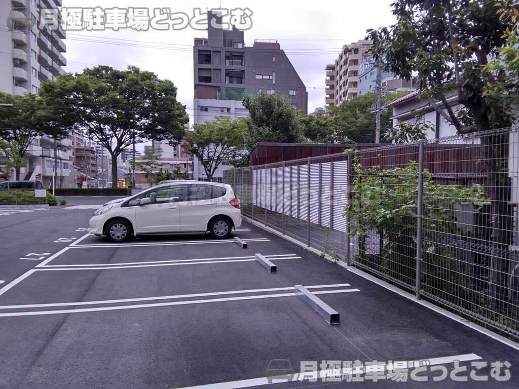 名古屋市中区富士見町109番、110番の月極駐車場3