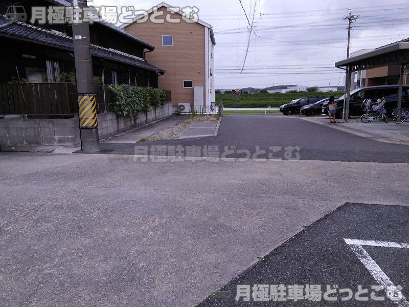 刈谷市泉田町市場屋敷32の月極駐車場10