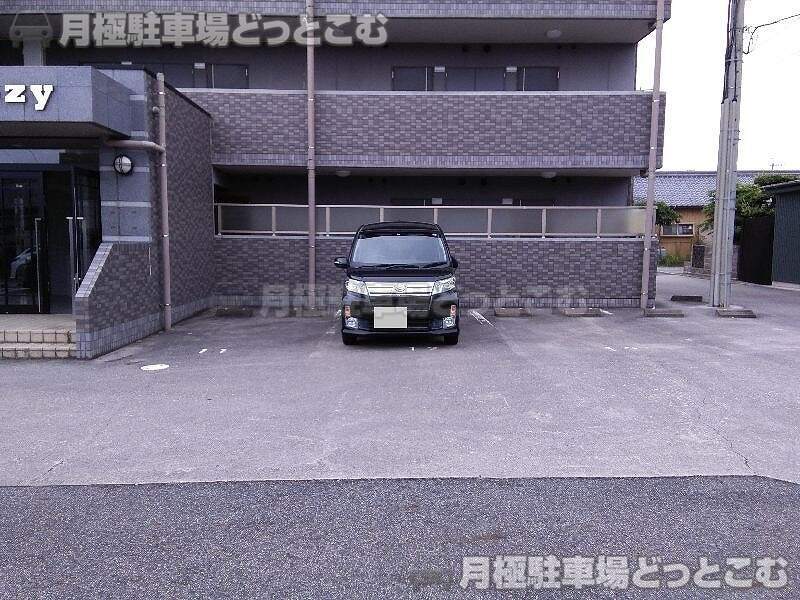 刈谷市泉田町市場屋敷32の月極駐車場2